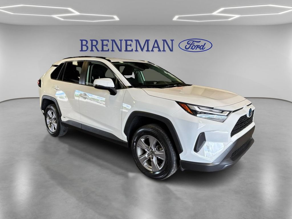 Used 2024 Toyota RAV4 LE AWD/4WD image 3