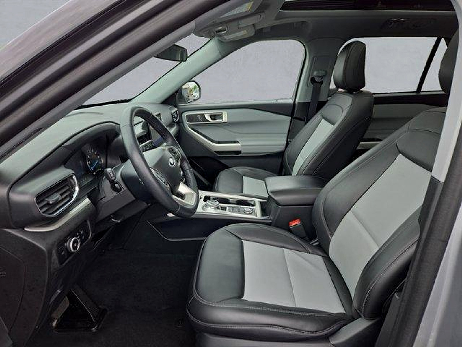 Certified 2023 Ford Explorer XLT w/ Equipment Group 202A AWD/4WD image 11