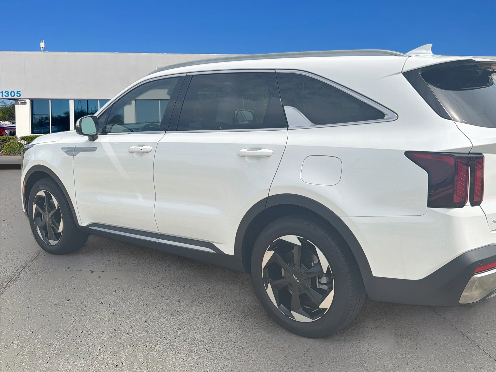 Used 2025 Kia Sorento EX w/ EX Panoramic Sunroof Package FWD image 3