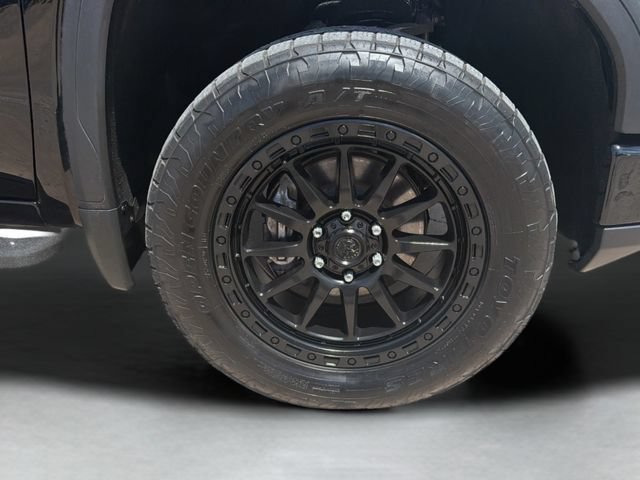 Used 2024 GMC Sierra 1500 AT4 w/ Technology Package AWD/4WD image 9