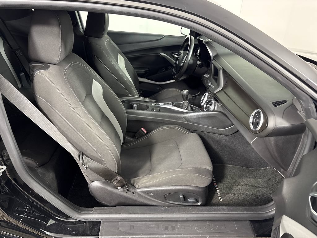 Used 2019 Chevrolet Camaro LT RWD image 6