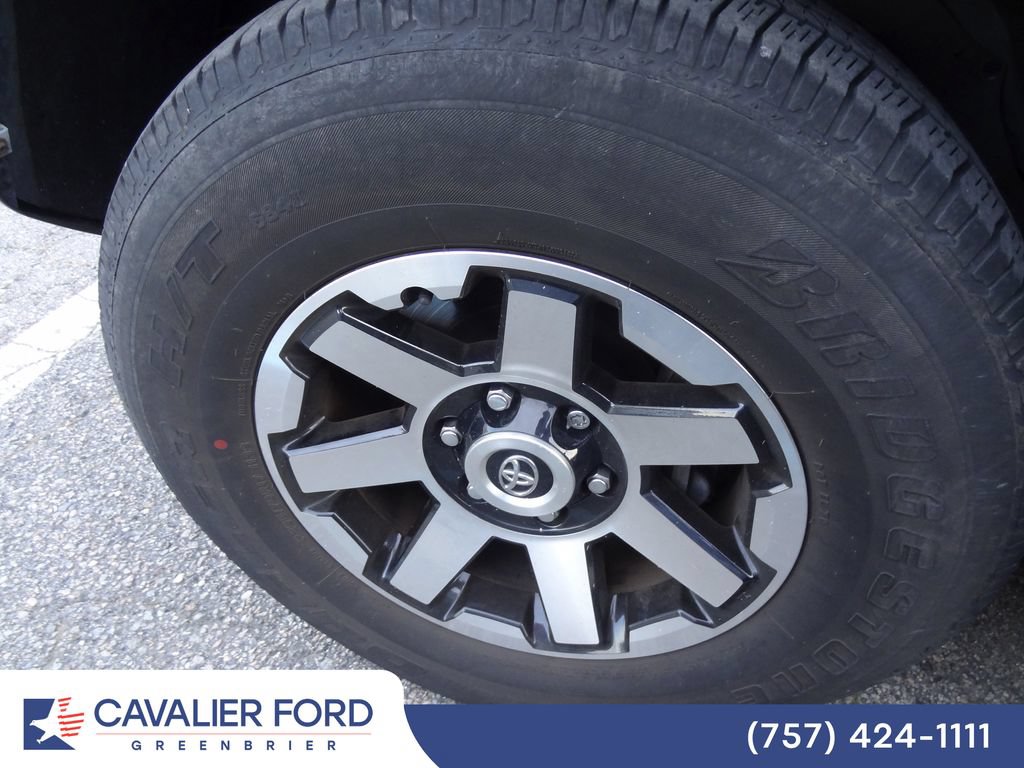 Used 2017 Toyota 4Runner TRD Off-Road AWD/4WD image 11