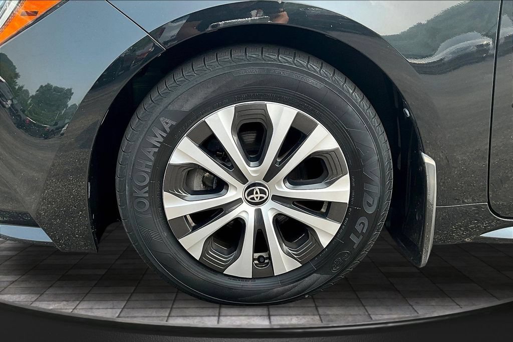 Used 2022 Toyota Corolla LE FWD image 36