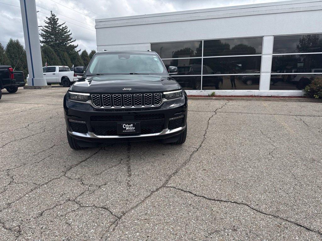 Used 2021 Jeep Grand Cherokee L Summit w/ Advanced Protech Group IV AWD/4WD image 8