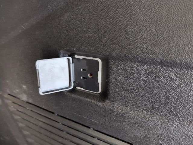 Used 2023 Chevrolet Suburban Z71 image 35