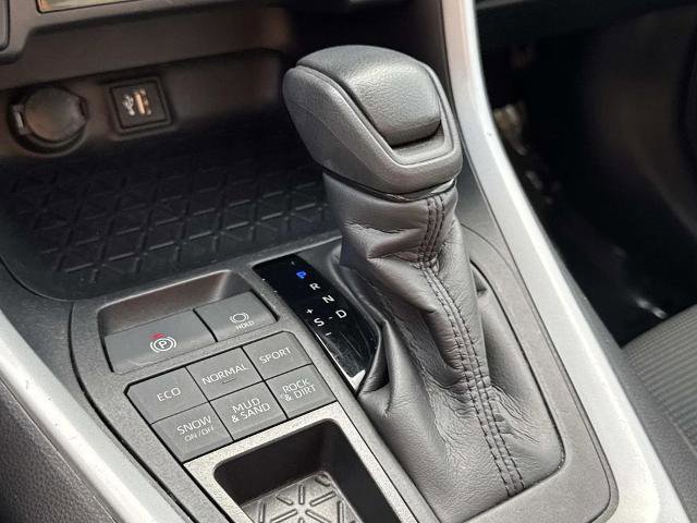 Used 2024 Toyota RAV4 LE AWD/4WD image 29