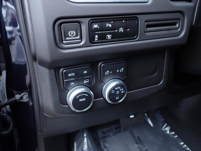 Used 2023 GMC Yukon SLT w/ SLT Premium Package AWD/4WD image 19