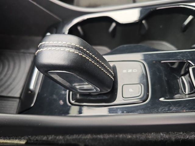 Used 2019 Volvo XC40 T5 R-Design image 21