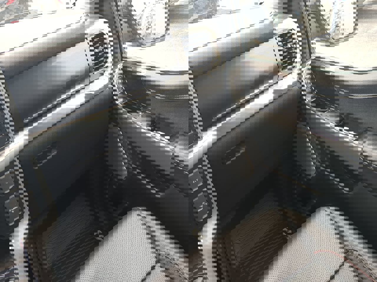 Certified 2023 Ford F150 Lariat w/ Equipment Group 502A High image 17