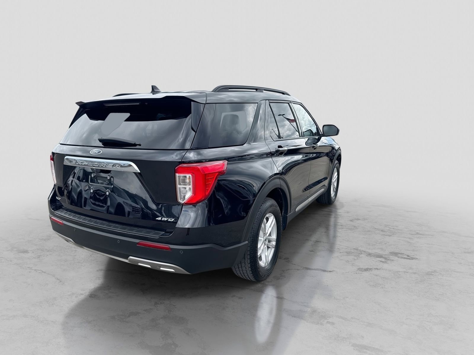 Certified 2021 Ford Explorer XLT w/ Equipment Group 202A AWD/4WD image 8