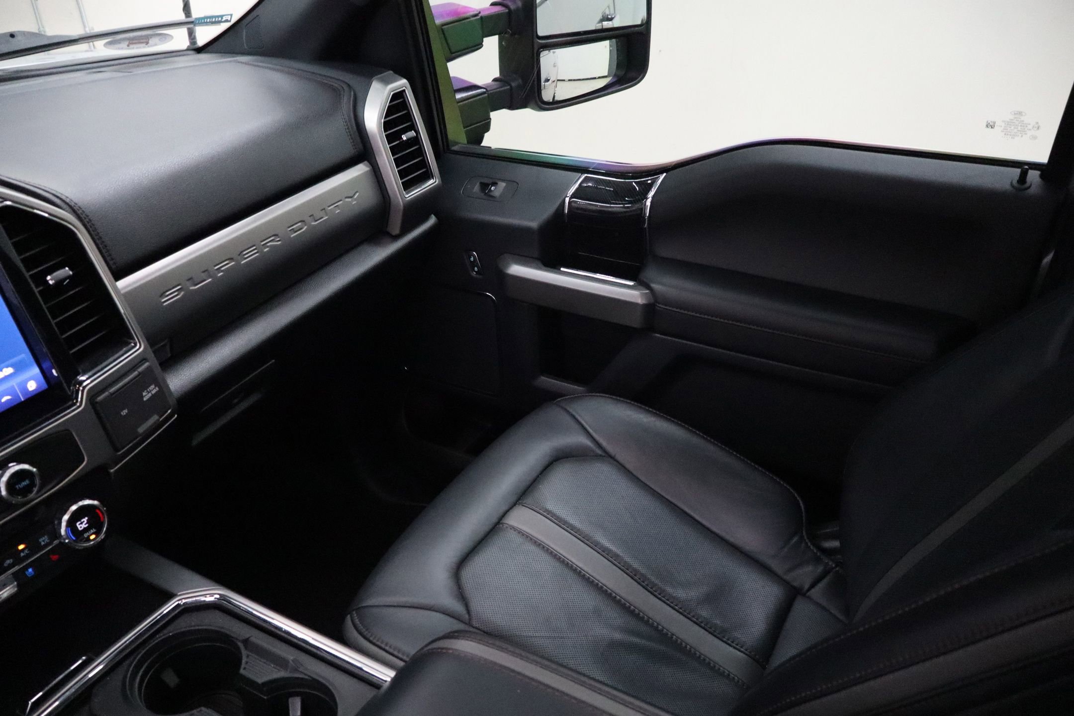 Certified 2022 Ford F250 Platinum w/ FX4 Off-Road Package AWD/4WD image 23