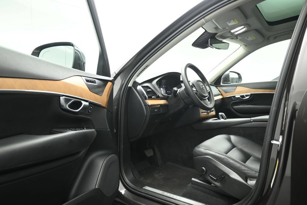 Used 2023 Volvo XC90 B6 Plus w/ Protection Package Premier AWD/4WD image 6