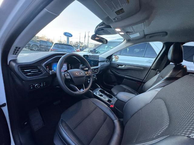 Certified 2025 Ford Escape SE image 18