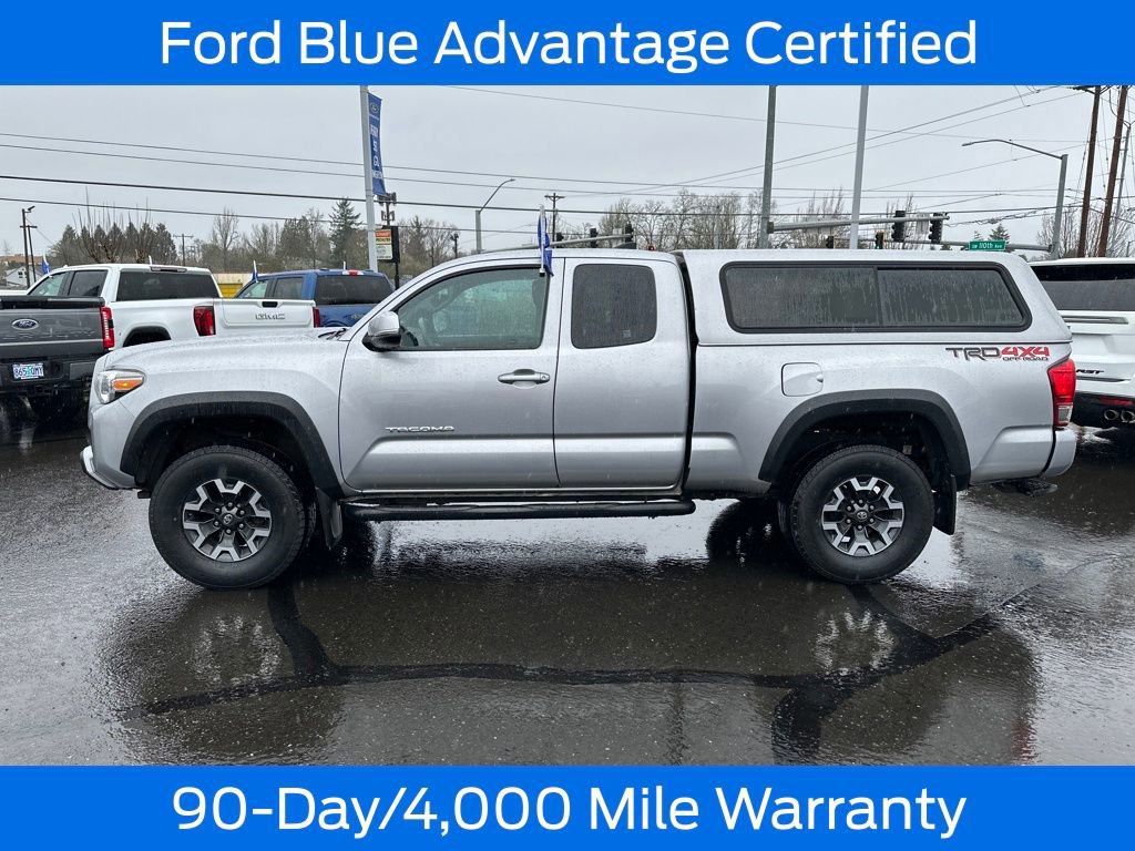 Used 2017 Toyota Tacoma TRD Off-Road image 3