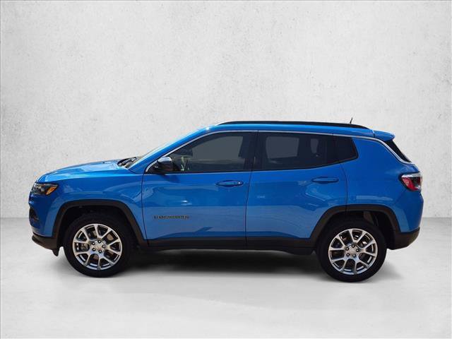 Used 2023 Jeep Compass Latitude w/ Sun and Sound Group AWD/4WD image 9