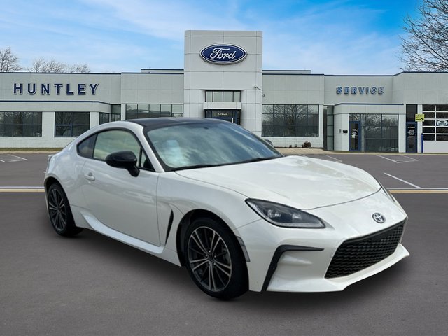 Used 2023 Toyota GR86 RWD image 4