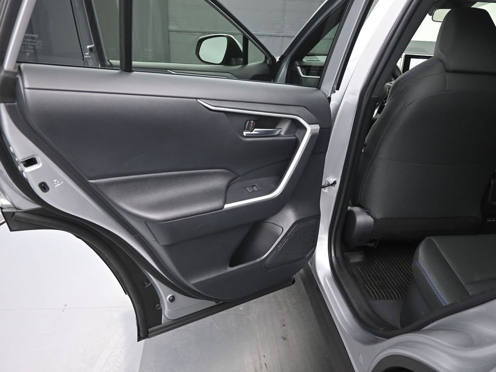 Used 2025 Toyota RAV4 SE image 11
