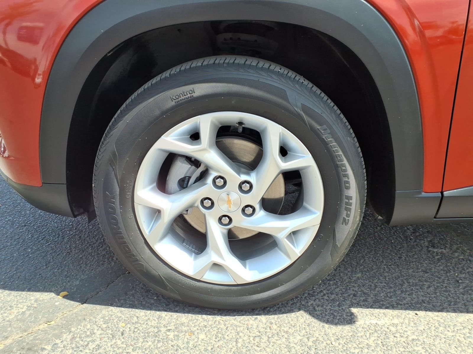 Used 2024 Chevrolet Trax LS w/ LS Convenience Package FWD image 9