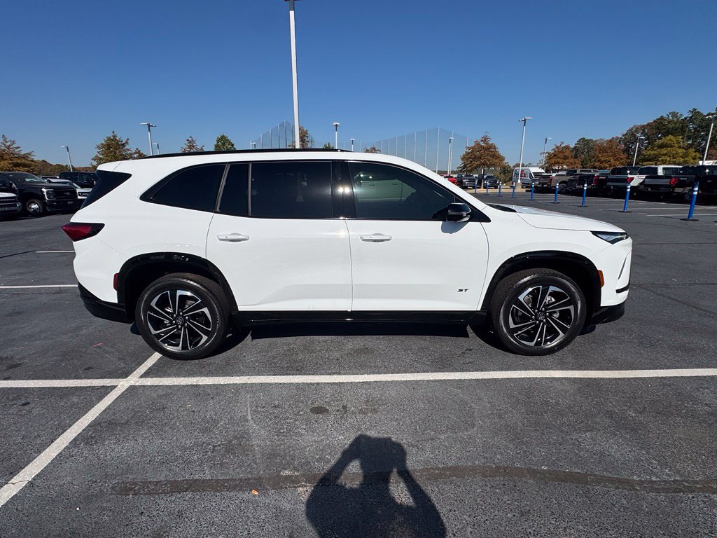 Used 2025 Buick Enclave Sport Touring w/ Power Package FWD image 8