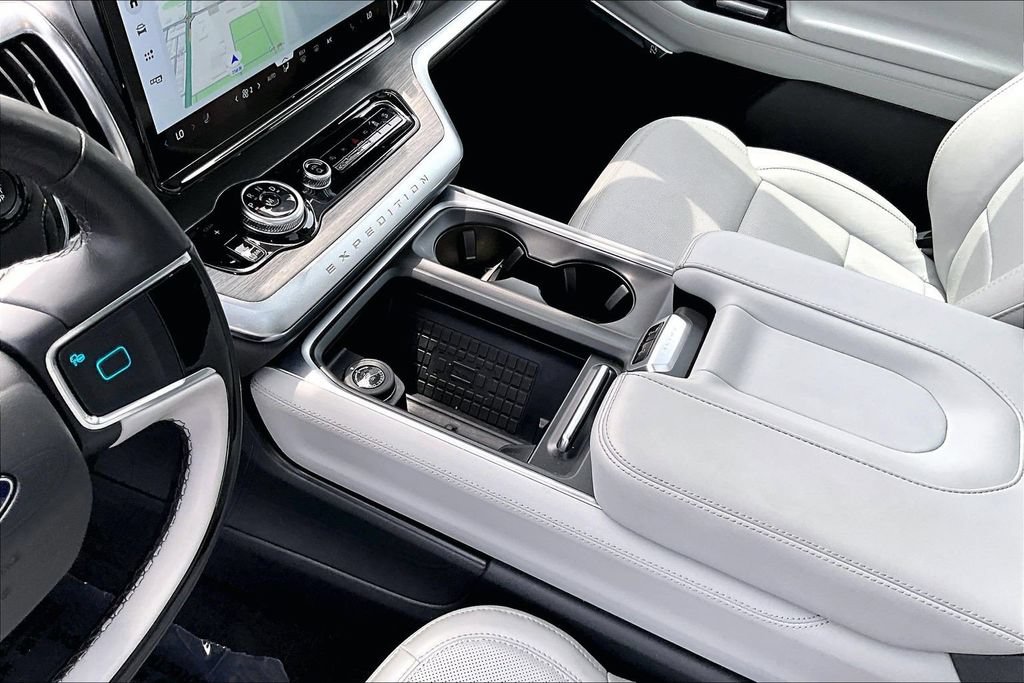 Certified 2025 Ford Expedition Platinum AWD/4WD image 16