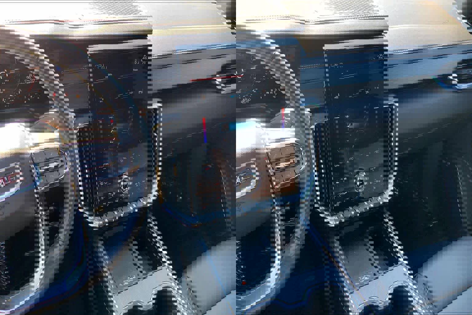 Used 2024 GMC Acadia Elevation image 9