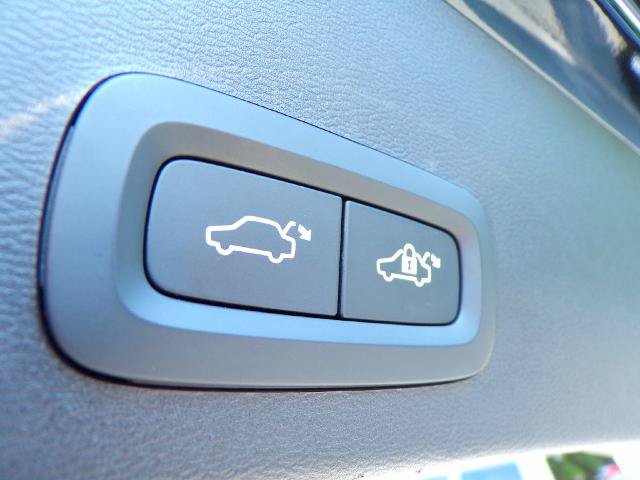 Used 2025 Volvo XC40 B5 Plus AWD/4WD image 10