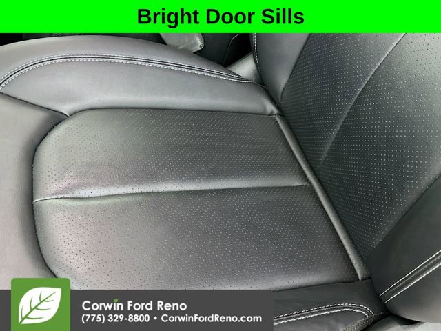 Used 2025 Chrysler Pacifica Select AWD/4WD image 18