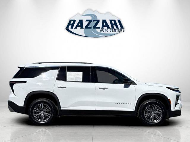 Used 2025 Chevrolet Traverse LT AWD/4WD image 2