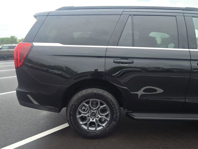Certified 2025 Ford Expedition Active AWD/4WD image 7
