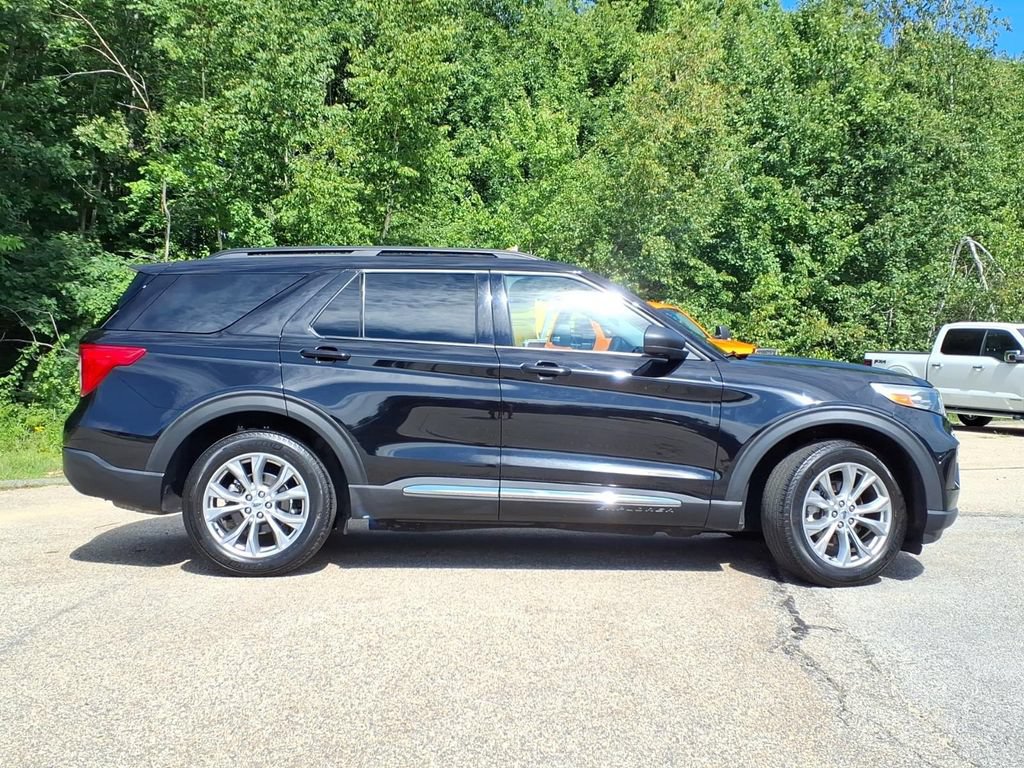 Certified 2023 Ford Explorer XLT w/ Equipment Group 202A AWD/4WD image 3