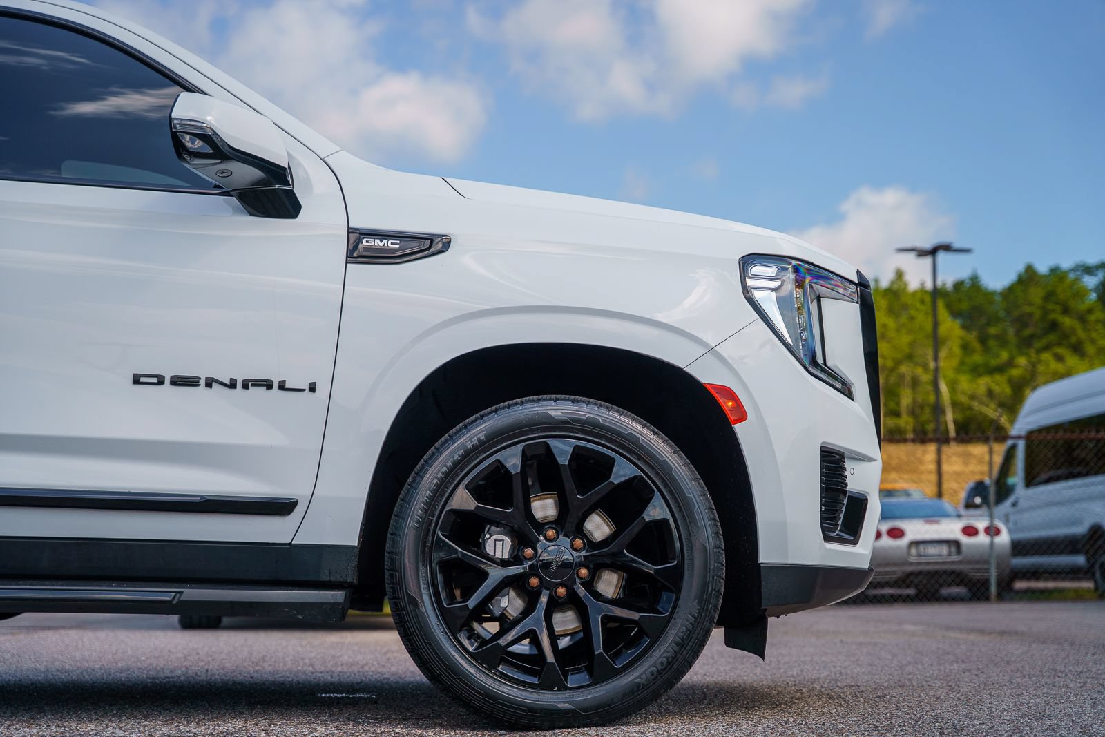Used 2023 GMC Yukon XL Denali RWD image 14