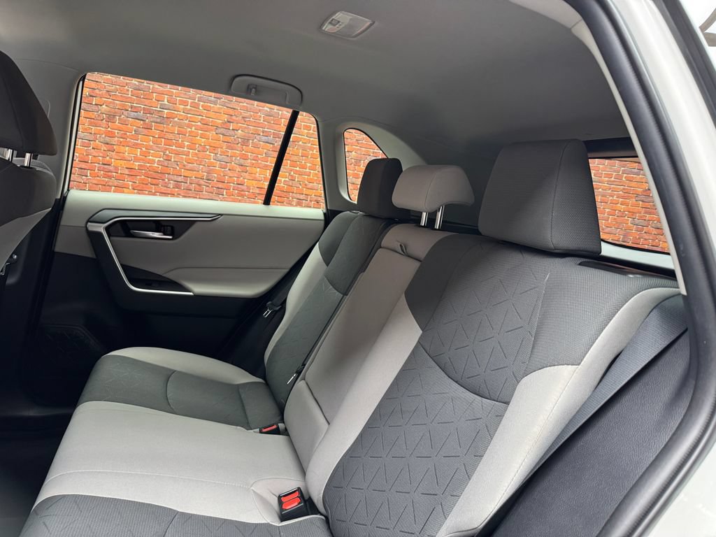 Used 2021 Toyota RAV4 XLE FWD image 25