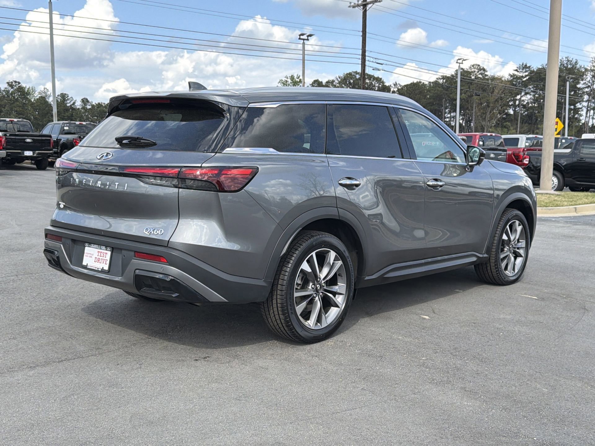 Used 2023 INFINITI QX60 Luxe w/ Performance Audio Package image 4