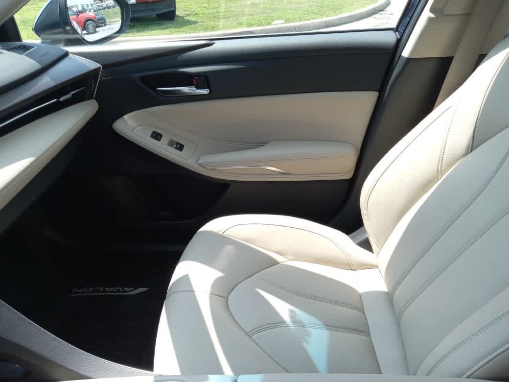 Used 2021 Toyota Avalon XLE FWD image 22