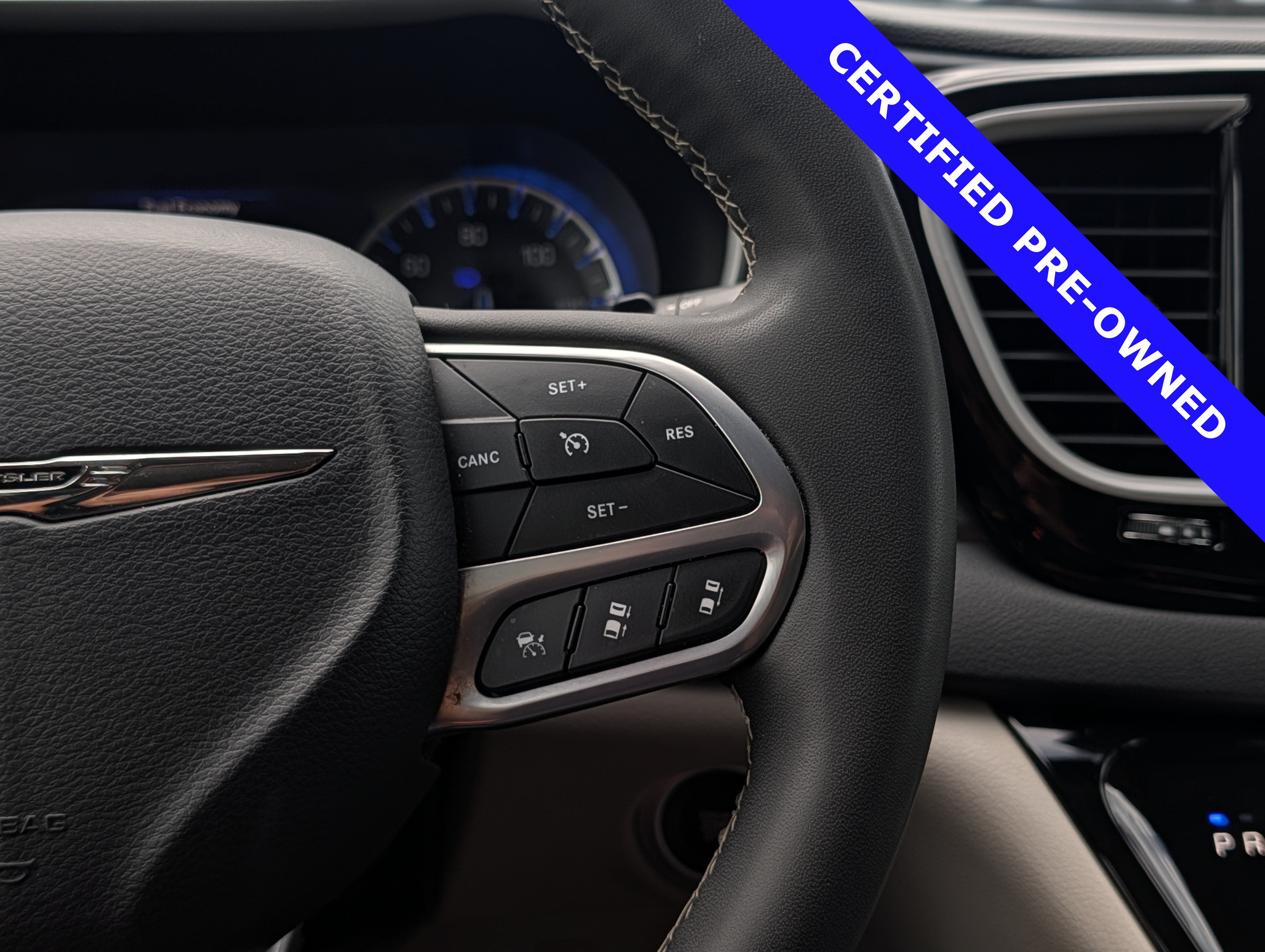 Used 2023 Chrysler Pacifica Touring-L FWD image 28