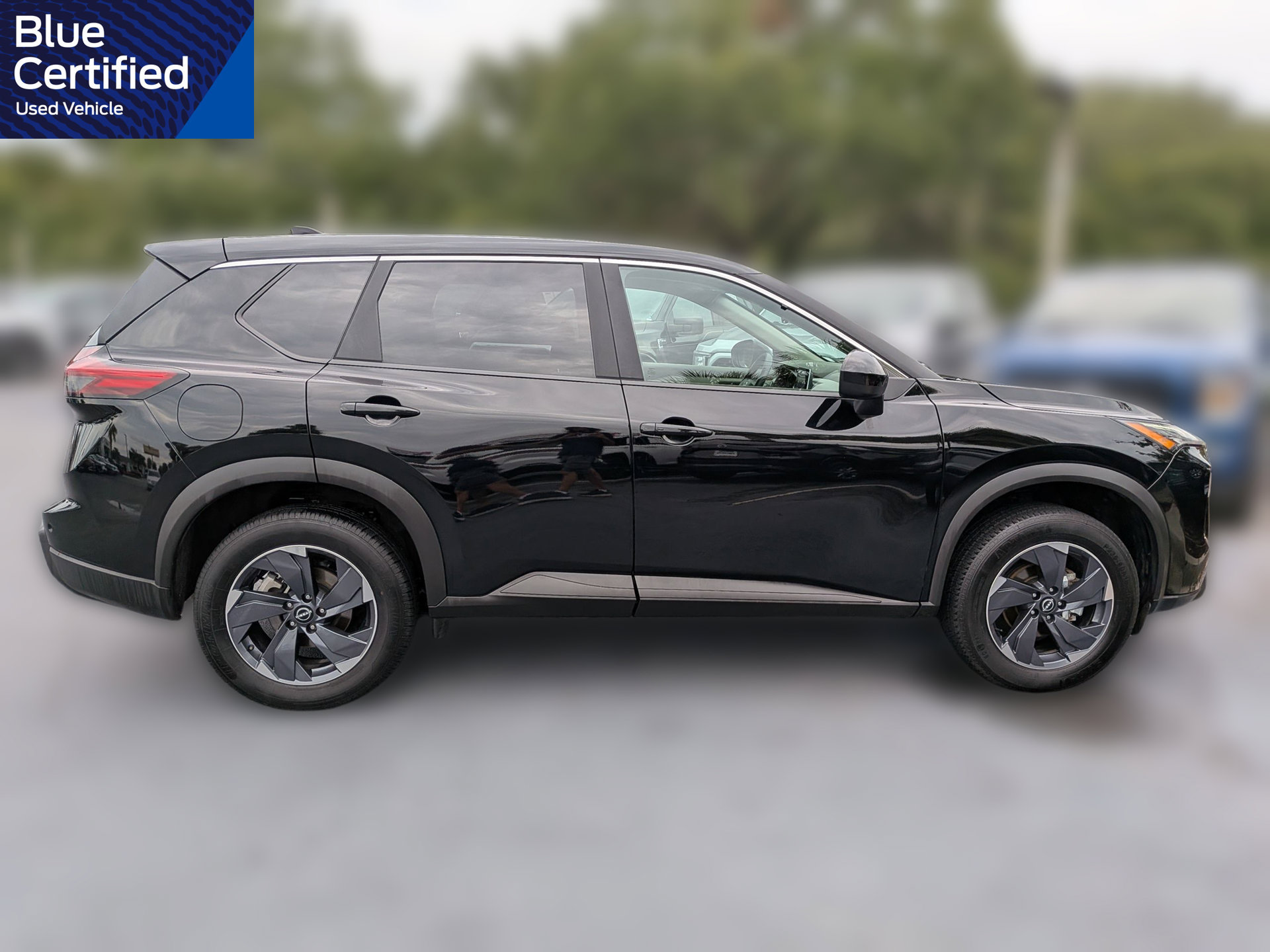 Used 2025 Nissan Rogue SV FWD image 3