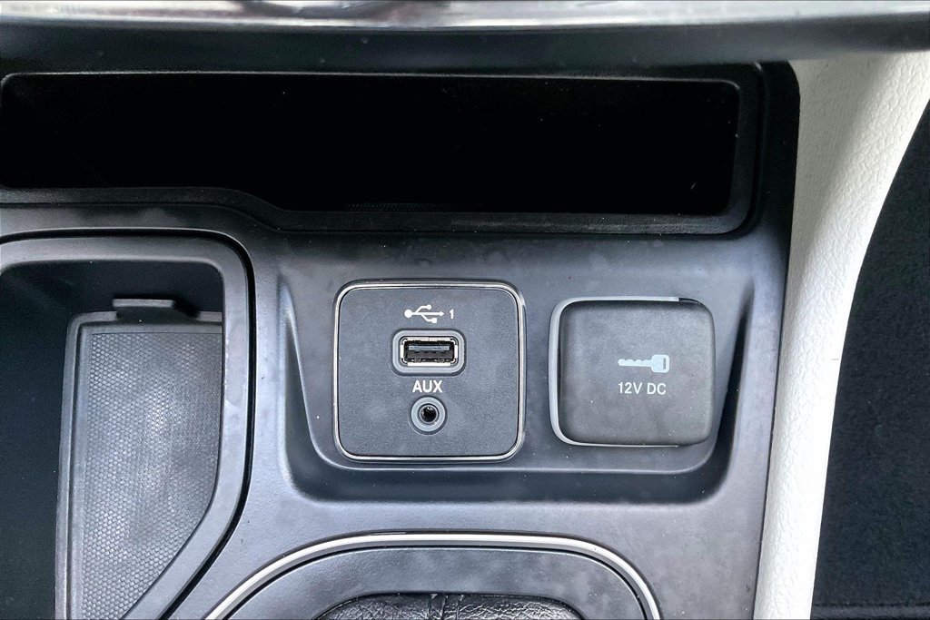 Used 2020 Jeep Cherokee Latitude Plus FWD image 17