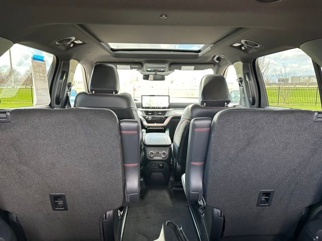 Certified 2025 Ford Explorer ST-Line w/ Premium Package AWD/4WD image 14