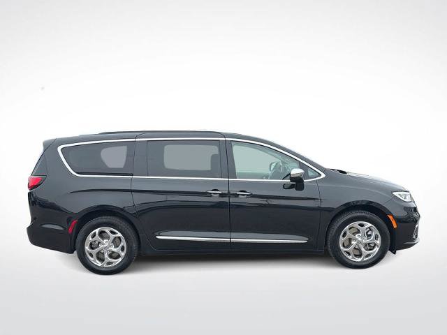 Used 2021 Chrysler Pacifica Limited w/ Uconnect Theater Family Group AWD/4WD image 9