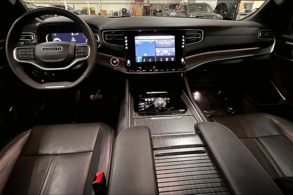 Used 2024 Jeep Wagoneer Series II w/ Flexible Seating Group image 14