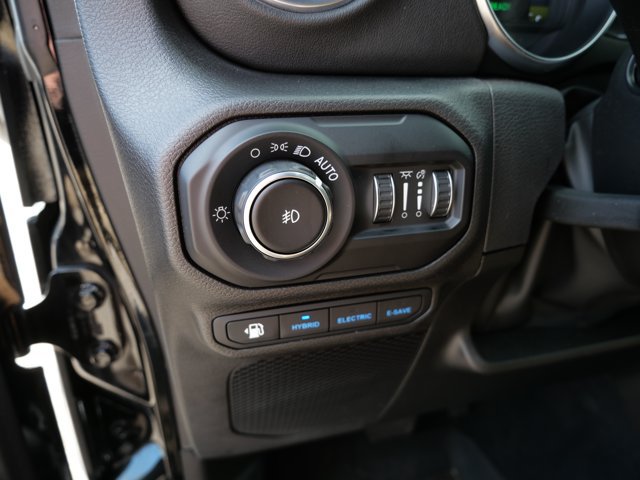 Used 2022 Jeep Wrangler Unlimited Sahara w/ Cold Weather Group AWD/4WD image 14