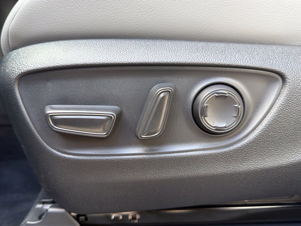 Used 2026 Toyota Sienna XLE FWD image 22