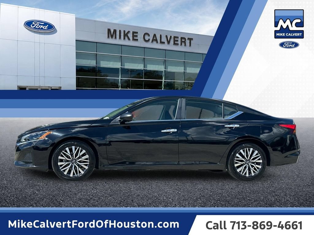 Used 2025 Nissan Altima 2.5 SV FWD image 2