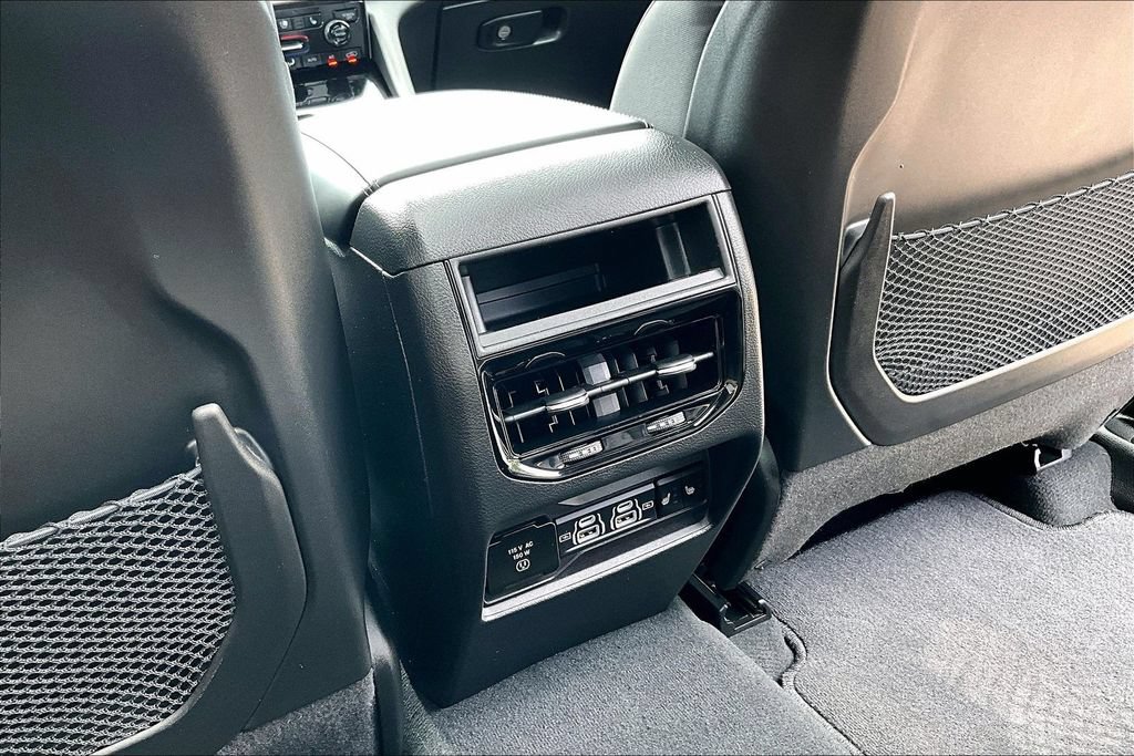 Used 2024 Jeep Grand Cherokee Overland w/ Adv Protech Group III AWD/4WD image 33