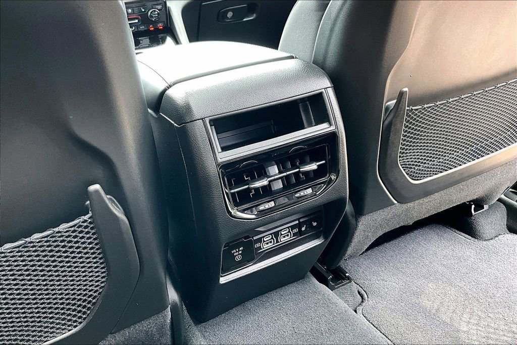Used 2024 Jeep Grand Cherokee Overland w/ Adv Protech Group III AWD/4WD image 33