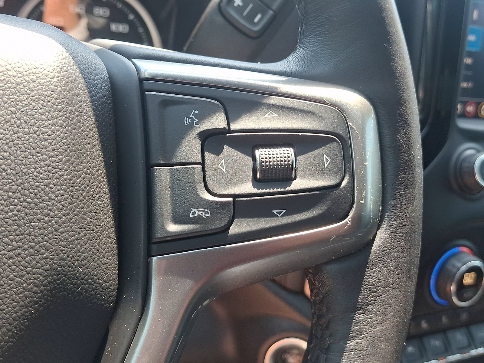 Used 2019 Chevrolet Silverado 1500 LTZ w/ LTZ Premium Package AWD/4WD image 23