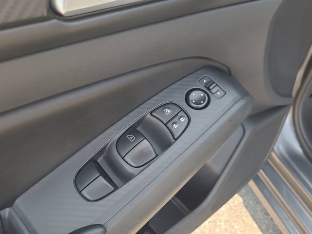 Used 2025 Nissan Altima 2.5 SV FWD image 21
