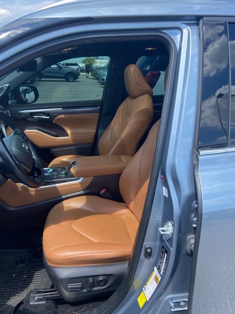 Used 2021 Toyota Highlander Platinum AWD/4WD image 5