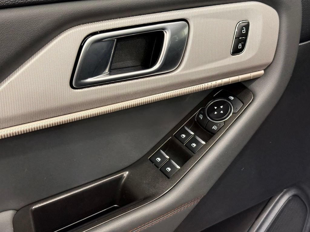 Certified 2025 Ford Explorer Active AWD/4WD image 15