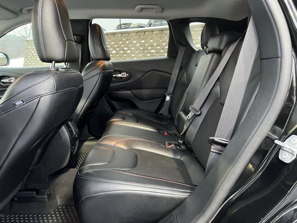 Used 2022 Jeep Cherokee Trailhawk w/ Comfort/Convenience Group image 12